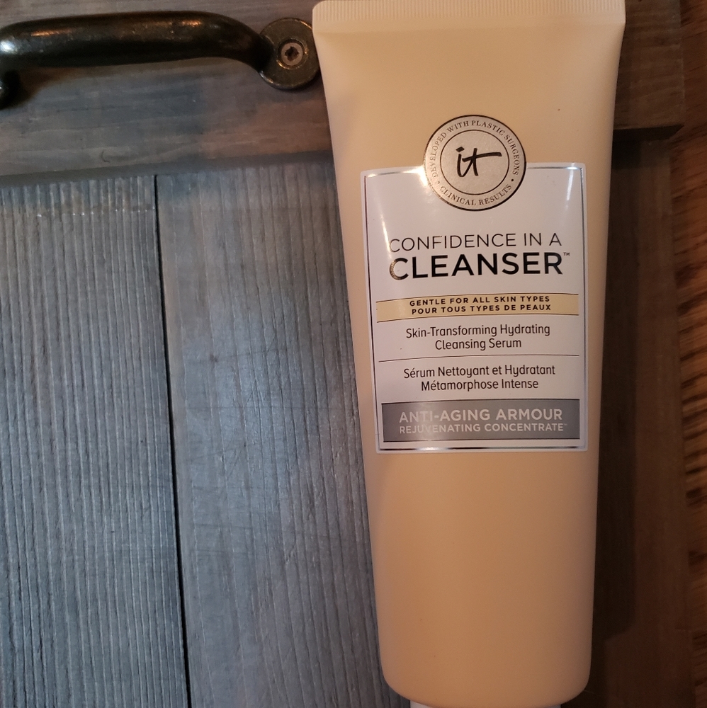 IT Cosmetics Confidence in a Cleanser